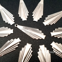 Prívesok - 8 x 23 mm - strieborný