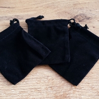 Ozdobné vrecúško 70 x 90 mm - zamatové čierne