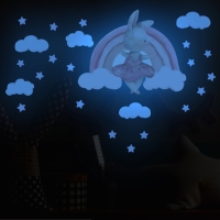 Nálepka na stenu - Zajačik s dúhou svietiaci v tme