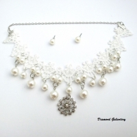 Náhrdelník krajkový s perličkami a náušnicami