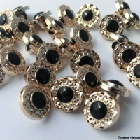 Gombík zlatočierny 13 mm