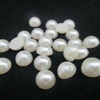 Našívacie perličky 10 mm - krémové