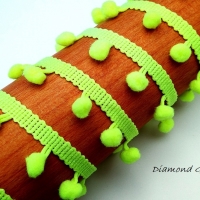 Ozdobná pompom lemovka - 10 mm neónovožltá