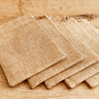 Jutovinové vrecúško - 13 x 18 cm