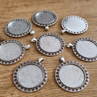 Lôžko na kabošon - 35 mm - Antická strieborná - Vzor I