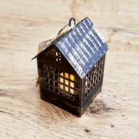 Kovový LED domček - Mosadz - 85 x 55 mm