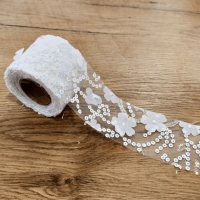 Tyl 60 mm - Kvetinkový s trblietkami - Biely