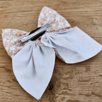 Mašľa do vlasov na sponke - 18 x 11 cm - Hnedá Kvietková