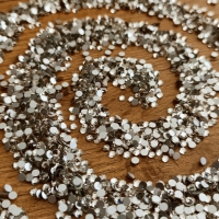 Ozdobné kamienky 4 mm - Sklenené - Crystal - 100 kusov