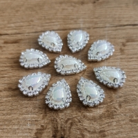 Našívacia aplikácia s lôžkom - 16 x 20 - Biela / Krémová AB strieborný podklad