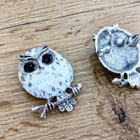 Brošňa - Sova - 47 x 31 mm - Biela