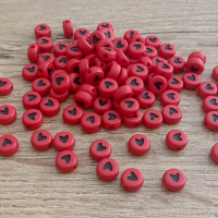 Korálka srdiečko - červeno čierne - 4 x 7 mm