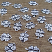 Prívesok Štvorlístok 15 x 11 mm - Strieborný