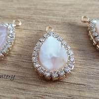 Luxusný prívesok slza so štrasom obojstranná 15 x 23 mm - ružový