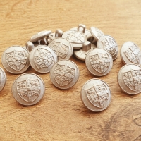 Plastový gombík - 15 mm - Erb Strieborný Malý II