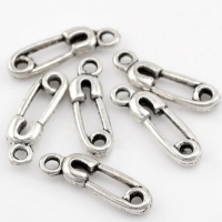 Prívesok Spinka 19 x 6 mm