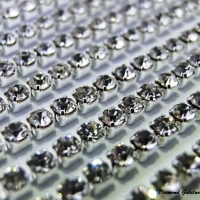 Štrasová borta Crystal 2 mm - cena za 10 cm