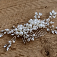 Štrasový hrebienok do vlasov s perličkami - 160 x 180 mm