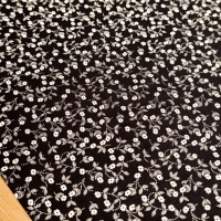 Kostýmovka - Kvety na čiernom - cena za 10 cm