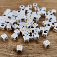 Korálka písmenko - Bielo zlaté - 6 x 6 mm - C