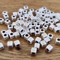 Korálka písmenko - Bielo zlaté - 6 x 6 mm - G