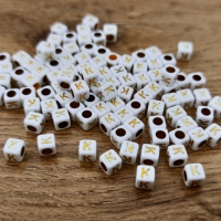 Korálka písmenko - Bielo zlaté - 6 x 6 mm - K