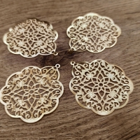 Filigrán - 58 x 48 mm - Zlatý