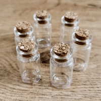 Prívesok fľaštička sklenená so zátkou - 44 x 22 mm