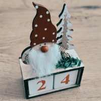 Vianočný kalendár - Trpaslík červený - 15 x 9 cm