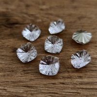 Ozdobné kamienky - 10 mm - Sklenené brúsené - Crystal