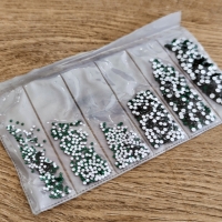 Ozdobné kamienky mix 1580 kusov - Emerald - 1,3 mm - 3 mm