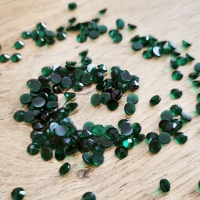 Ozdobné kamienky 4,8 mm - 100 kusov - Emerald