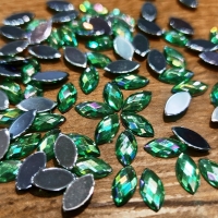 Ozdobné kamienky 5 x 10 mm - lomené - Zelené