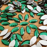 Ozdobné kamienky 7 x 15 mm - Emerald