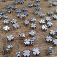 Korálky štvorlistok - Strieborná - 8 mm