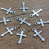 Prívesok Krížik 12 x 19 mm - Strieborný